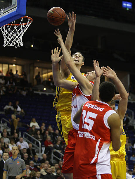 显得有些孤 显得有些孤